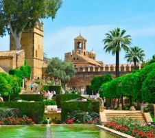 Пролет в Кордоба Фестивалът „Fiesta de los Patios“ от София - 2026