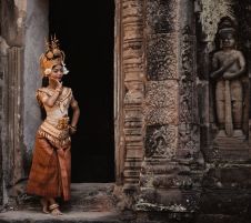 ИНДОКИТАЙ – АЗИАТСКА ПОЕЗИЯ – ПОЛЕТ ОТ ВАРНА