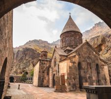 Екскурзия в АРМЕНИЯ - история, кухня и култура - със самолет, на български език!