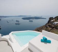 AQUA LUXURY SUITES