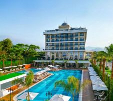 SERENITY QUEEN HOTEL