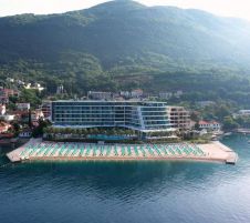 CARINE HOTEL KUMBOR