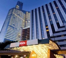Ibis Paris La Defense Centre