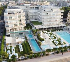 Hotel Le Soleil или подобен
