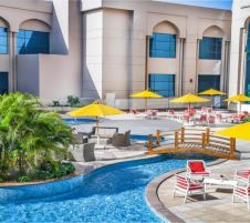 Pyramids Park Resort Cairo или подобен