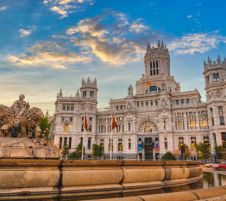 Перлите на Барселона, Бордо и Мадрид с полет от Варна