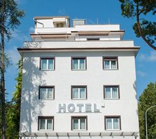 Raeli Hotel